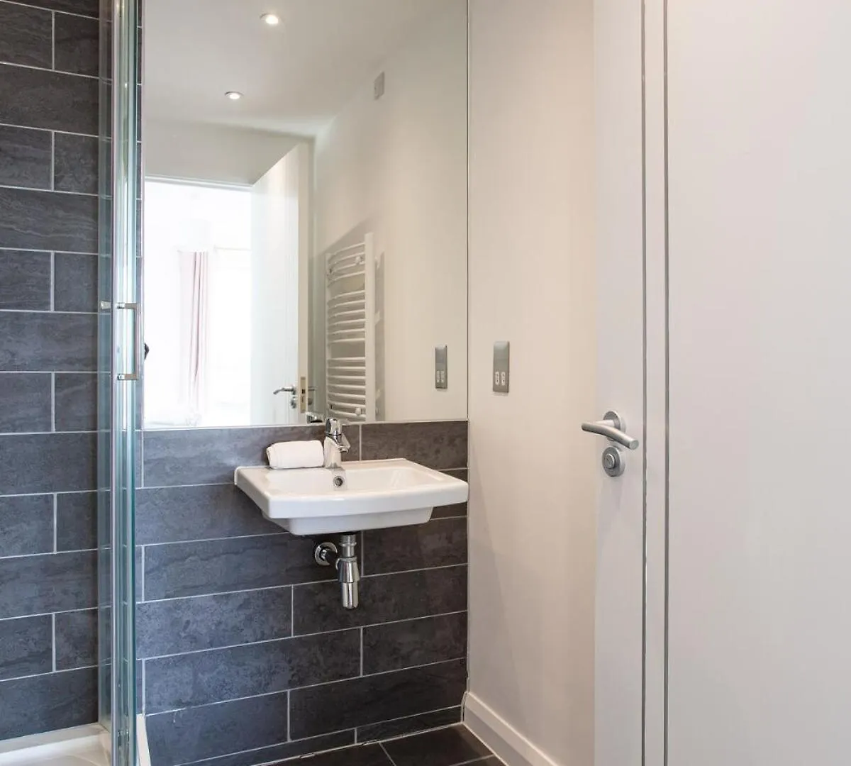Bright & Stylish, Sleeps 6, City Centre Belfast Apartament